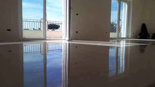 lucidatura salone in marmo di trani a marina di san nicola(Rm)